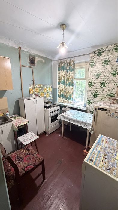 Продам 1 кімнатна Черемушки  працюємо з державними програмами