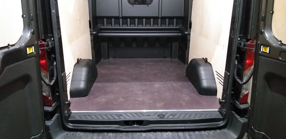 Zabudowa busa, ochrona przestrzeni ładunkowej Ford Transit L3H2