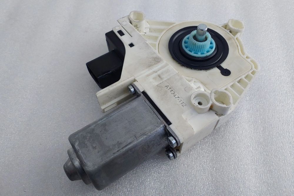 Motor vidro frente direito TESLA Model Y (5YJY)