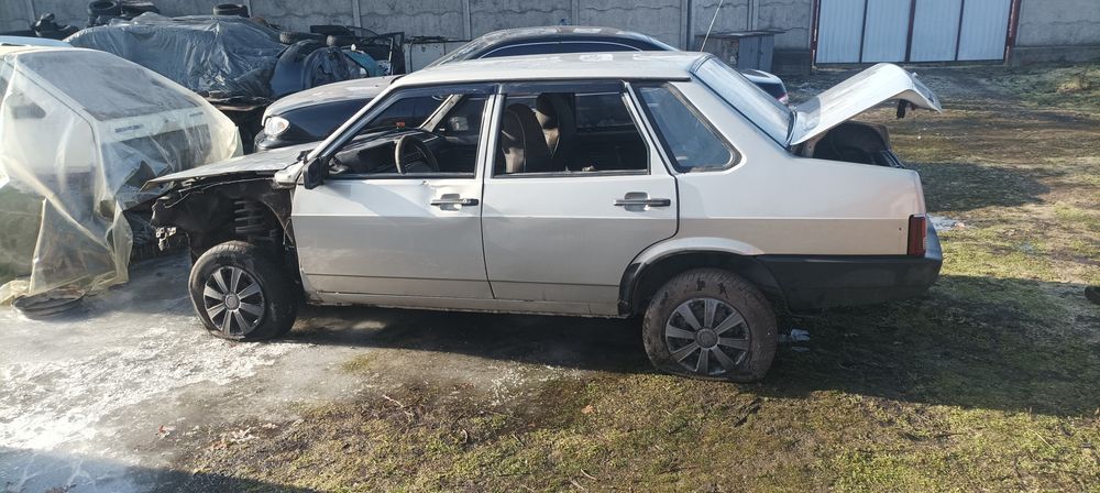 Автомобиль ВАЗ 21099