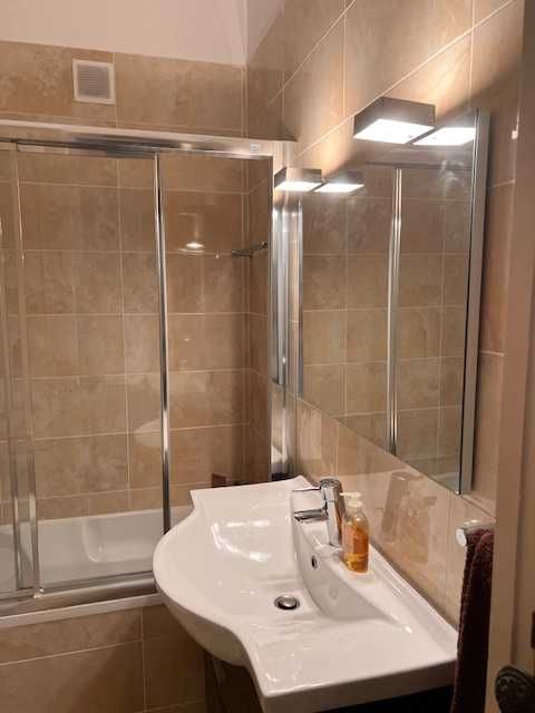 Quarto em apartamento luminoso em zona tranquila