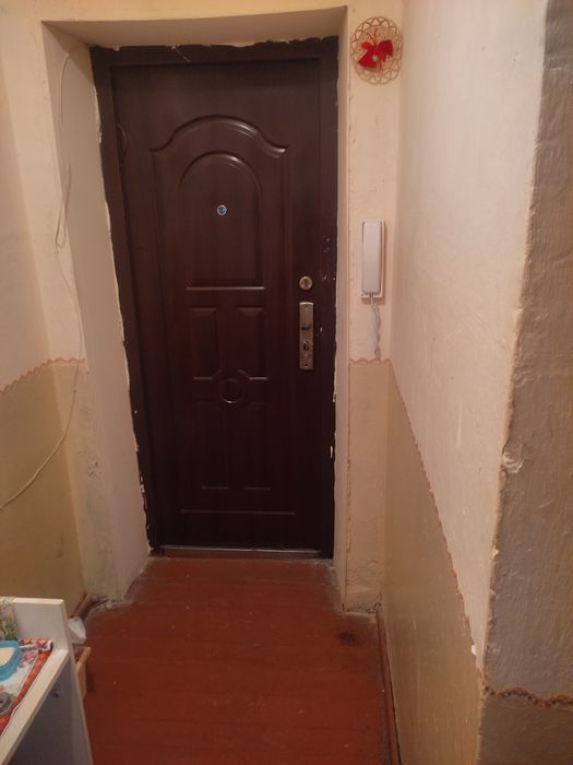 Продам 2 кімнатну  квартиру