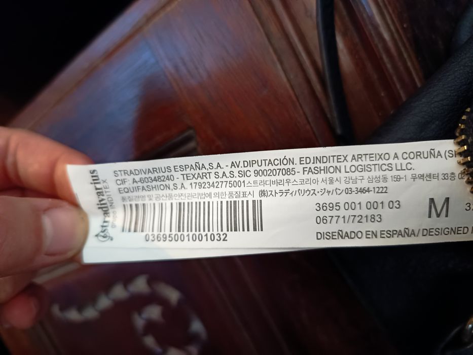 Mala preta da Stradivarius