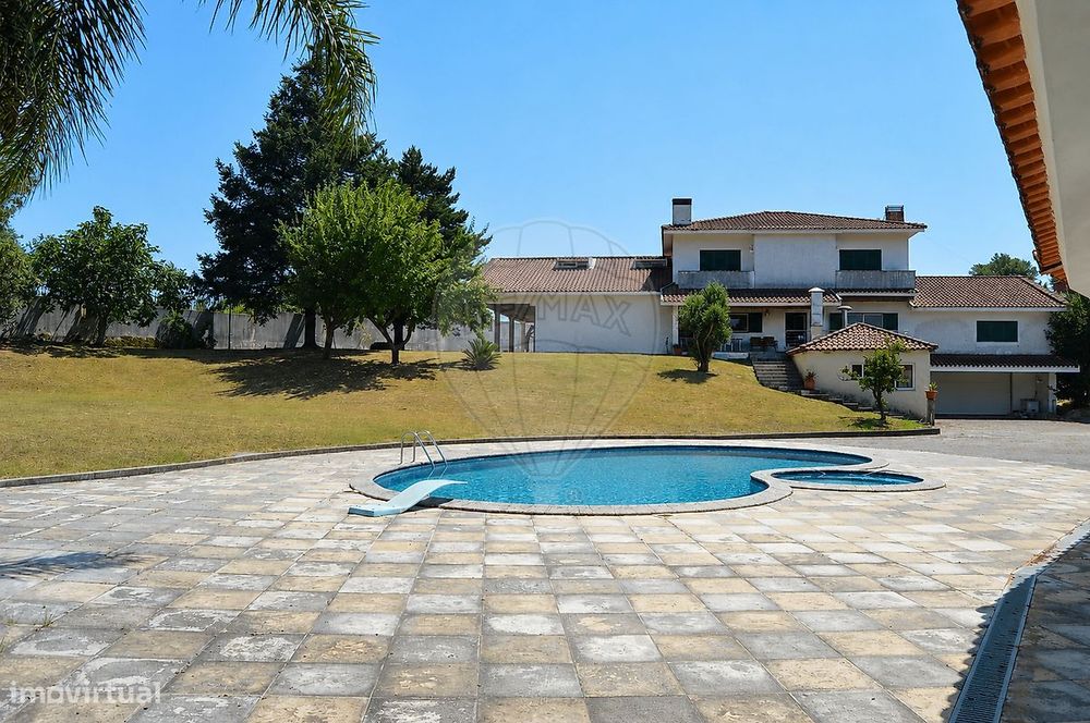 Moradia T4 para venda
