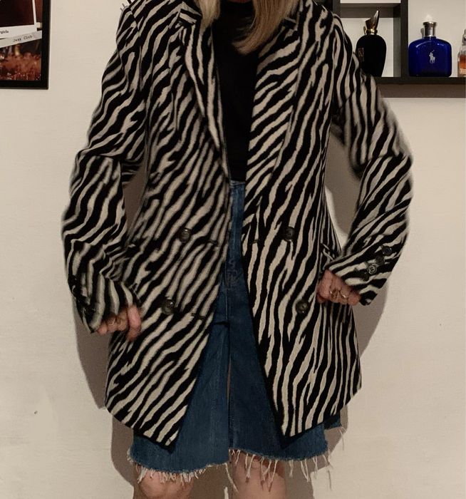 трендове пальто піджак в анімалістичний принт зебра