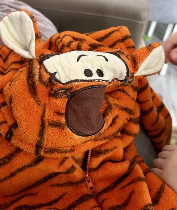 Strój tygryska z „Kubusia Puchatka” rozm. 110 pasuje też na 98.