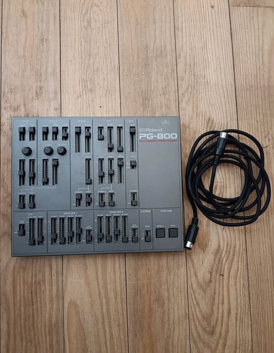 Sintetizador Roland PG-800