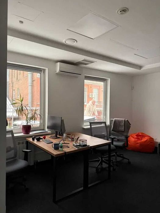 ЦЕНТР КИЄВА, Бессарабка, офіс 200кв.м з власною терасою