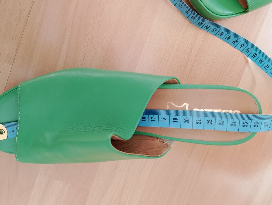 Nowe Skórzane klapki na słupku 39,5