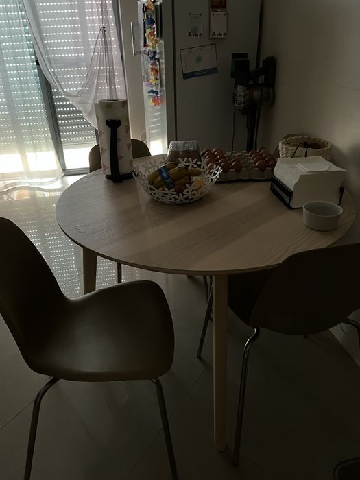 Mesa + 4 cadeiras