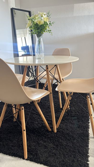 Mesa redonda de sala