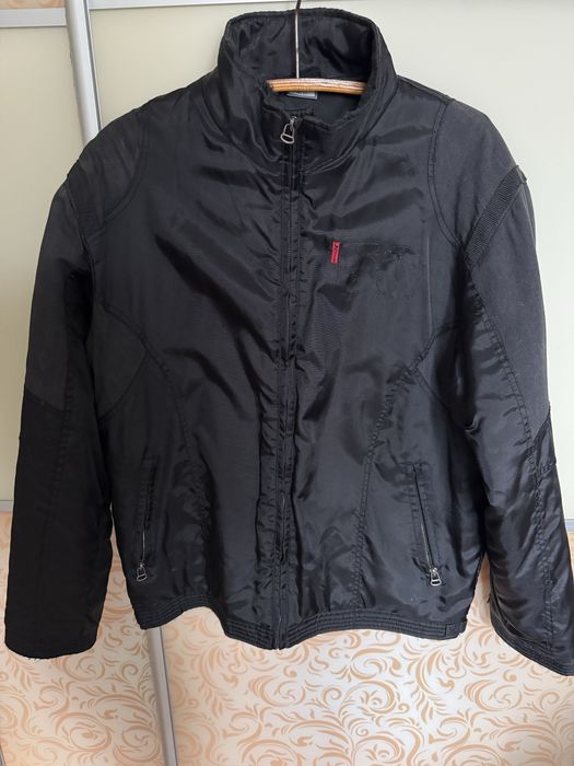 Куртка   Levis .