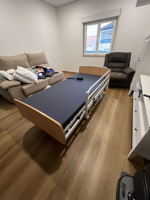 Cama articulada com colchão anti-escaras