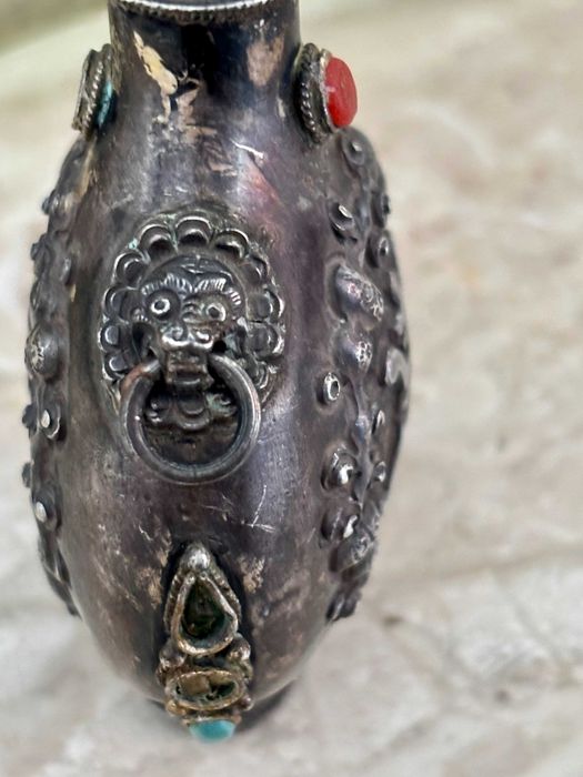 Srebrna tabakierka (pr. 800). Mongolia XIX wiek, unikat