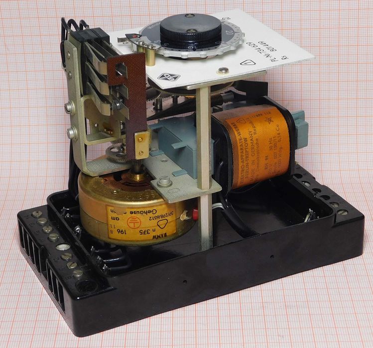 Przekaźnik czasowy 220V 50Hz 3min - 30min RZw EAW [K31]