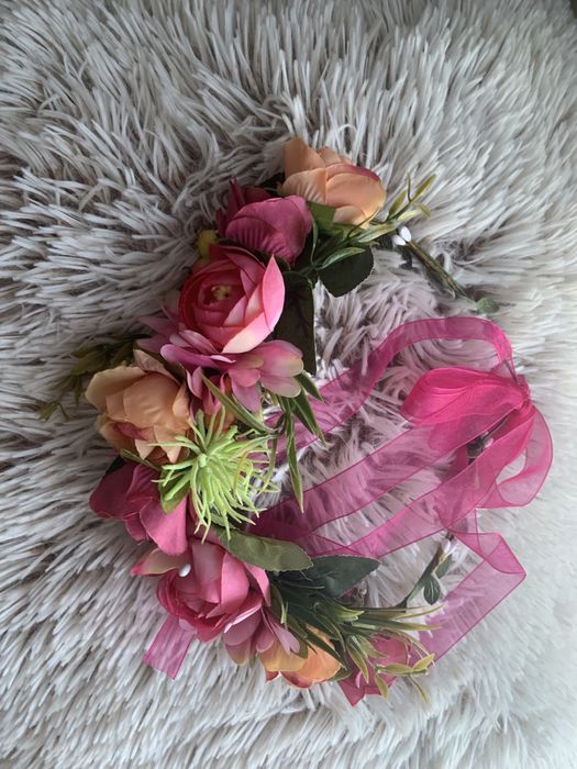 2 wianki ze sztucznych kwiatow (panieński, festiwal itp)