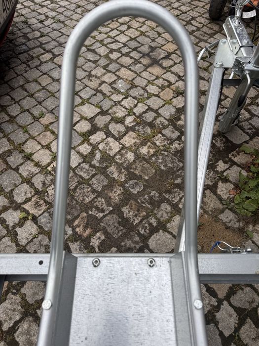 Stojak na kolo do motocykla na pryzczepe