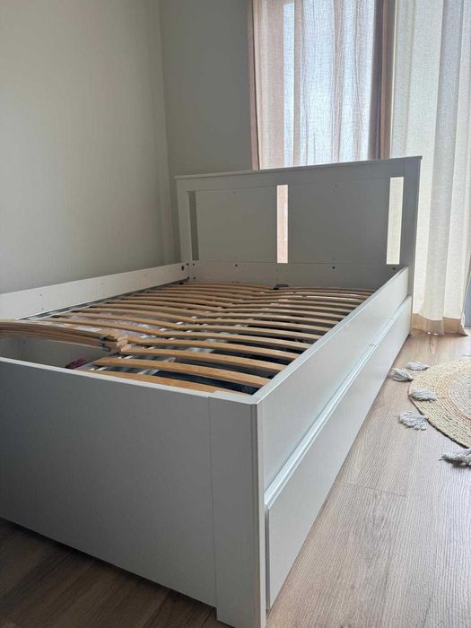 Cama com 2 caixas de arrumação