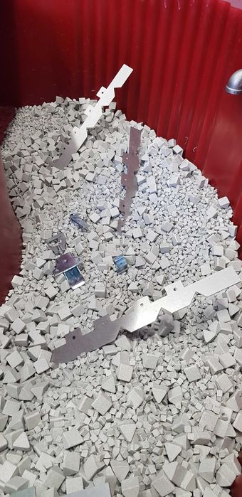 Gratowanie, bębnowanie, polerowanie - obróbka wibrościerna,