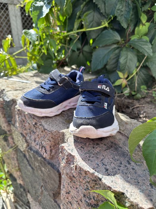 Дитячі кросівки