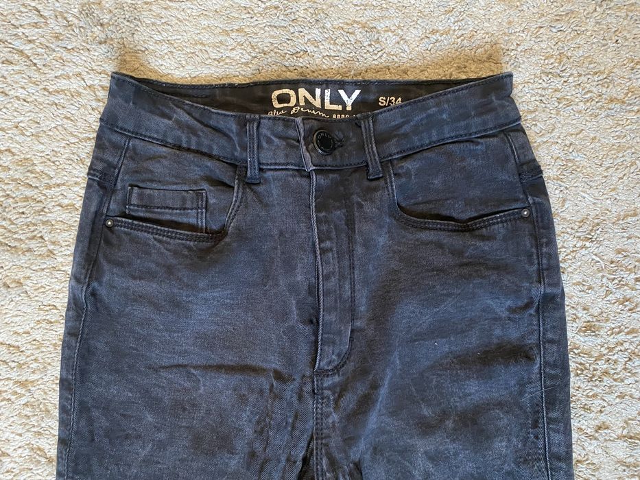 Czarne rurki wysoki stan