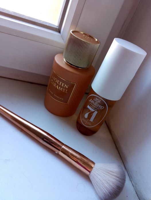 Molten Caramel Paris Corner