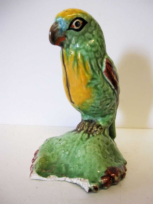 pequeno antigo papagaio em faiança das Caldas da Rainha - Angélico