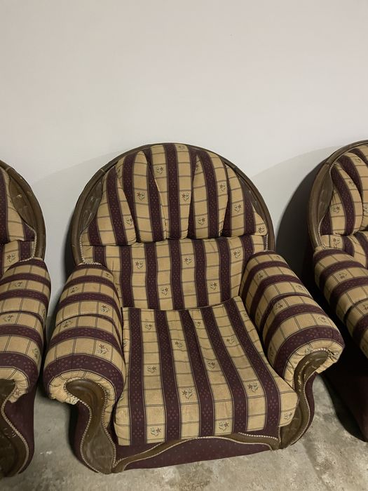 Sofas classicos com detalhes em Madeira (3und)