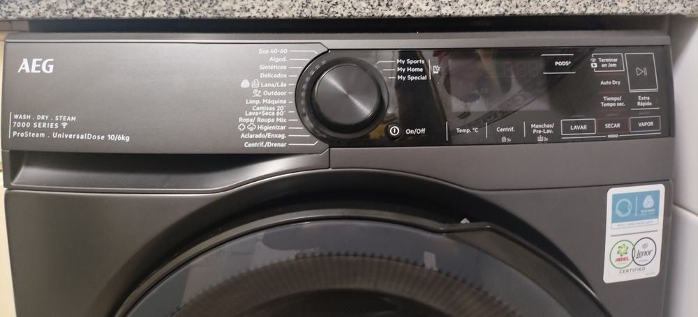 Máquina de lavar e secar roupa AEG LWR7316V6O
