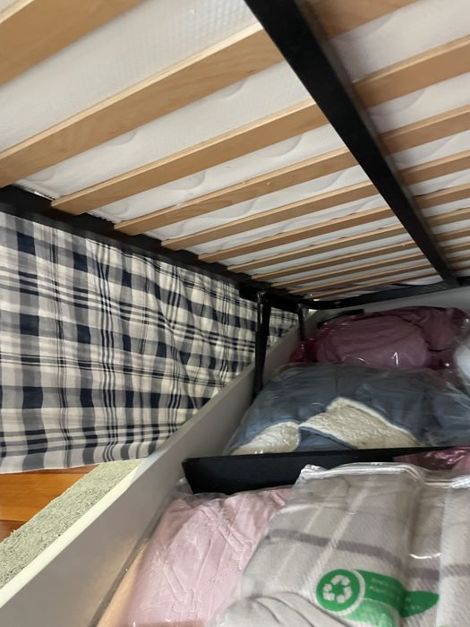 Cama casal sem cabeceira