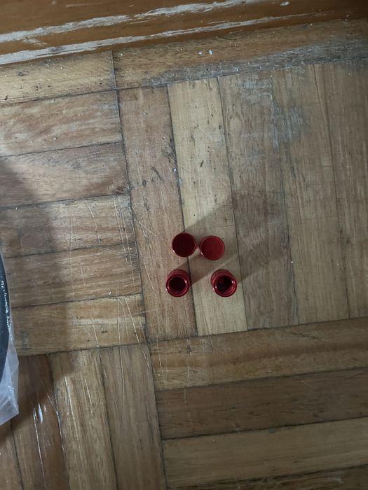 Tampas de camera de ar personalizadas vermelhas