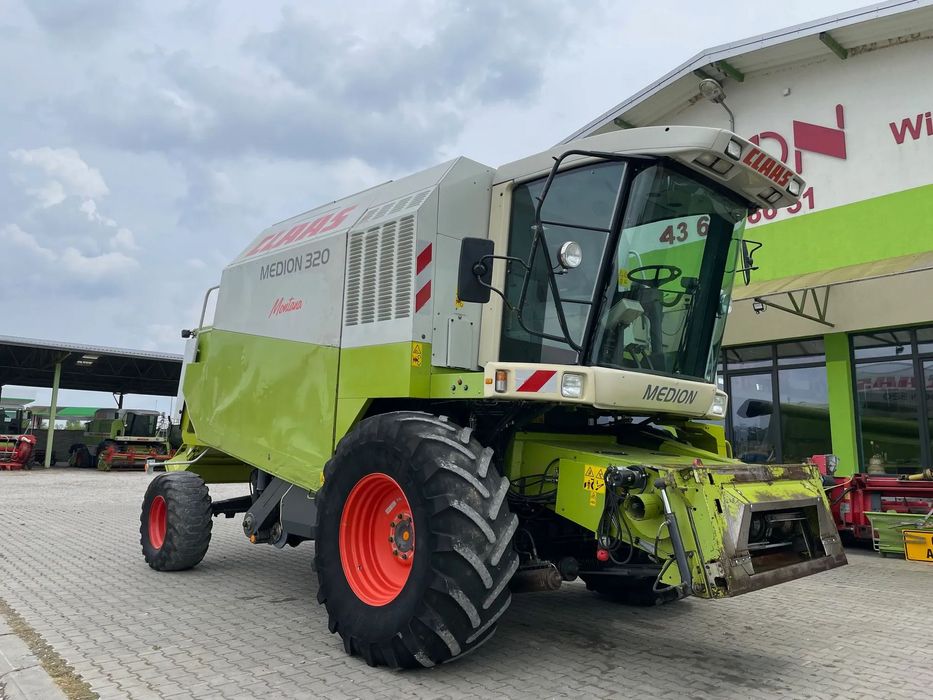 Claas MEDION 320  kombajn zbożowy Claas Medion 320 Montana Górski Dominator  Mega Tucano