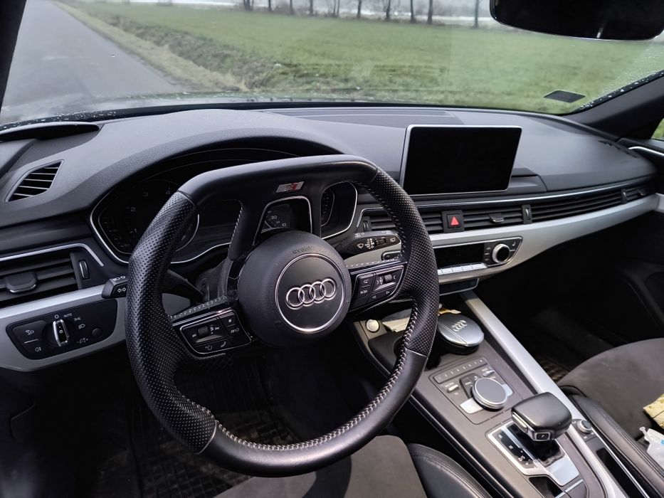 Sprzedam Audi A4 Kombi Mały przebieg, garażowany, zestaw opon zimowych