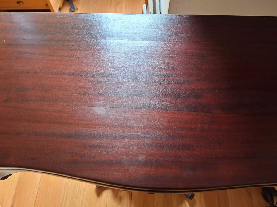 Mesa de jogo antiga dobrável com feltro verde