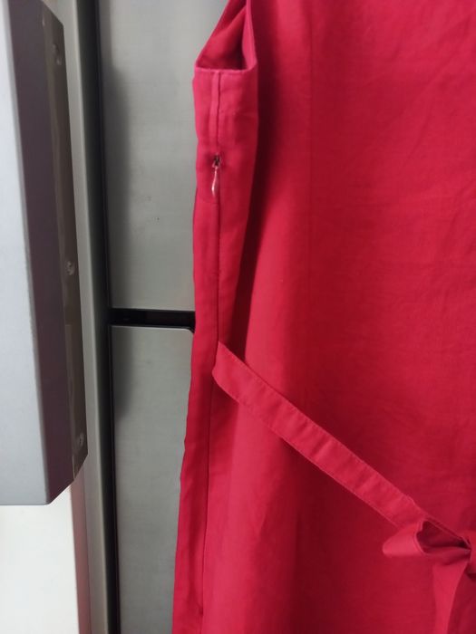 Vestido vermelho comprido com alças e bordados