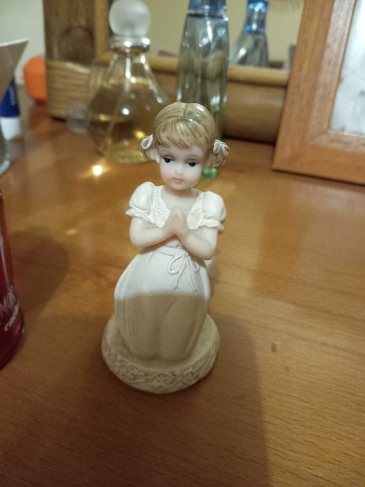 Peça de decoração 'Menina a orar'