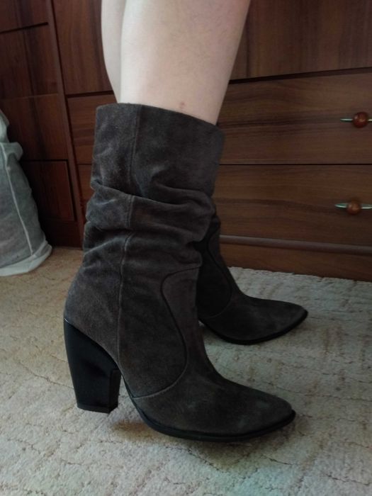 Демисезонные сапоги-казаки