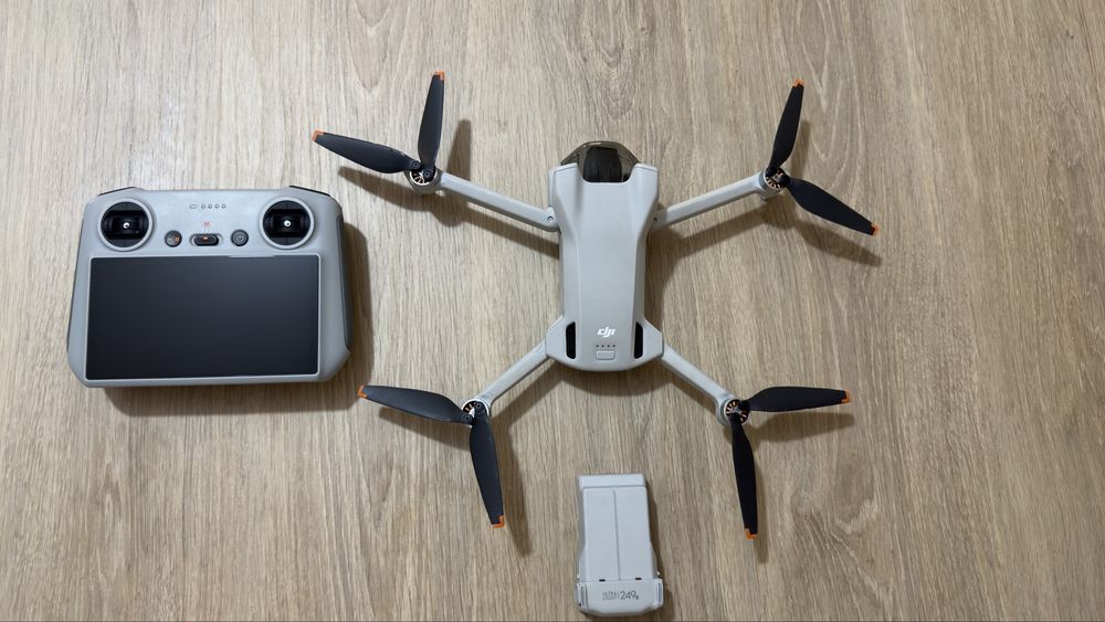 DJI Mini 3 + Comando DJI RC