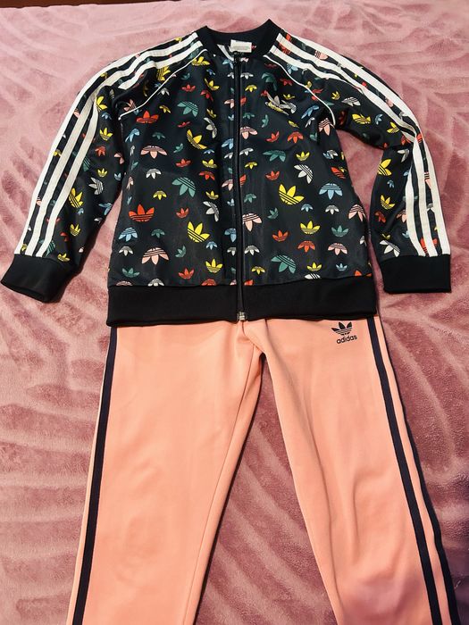 Спортивний костюм adidas для дівчинки