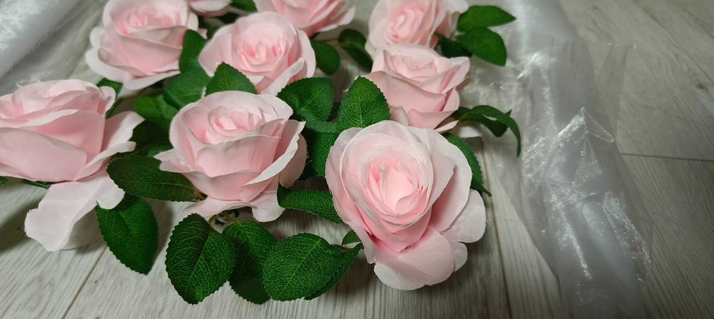 Ozdoby dekoracje ślubne na samochód - pudrowy róż, zielony liść