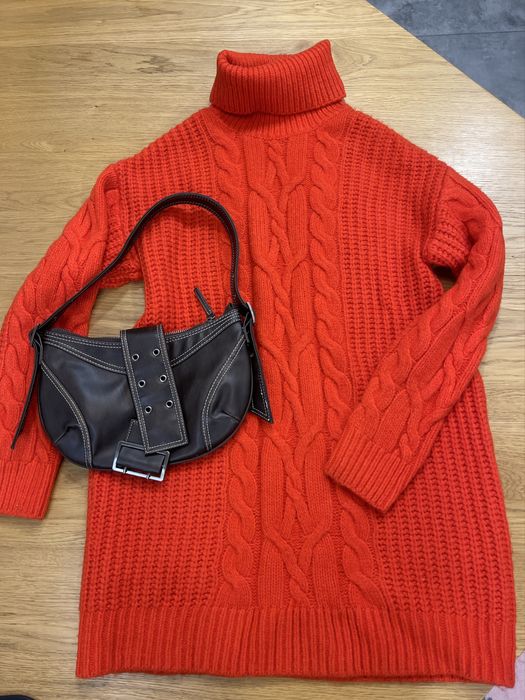 Светр з великим горлом