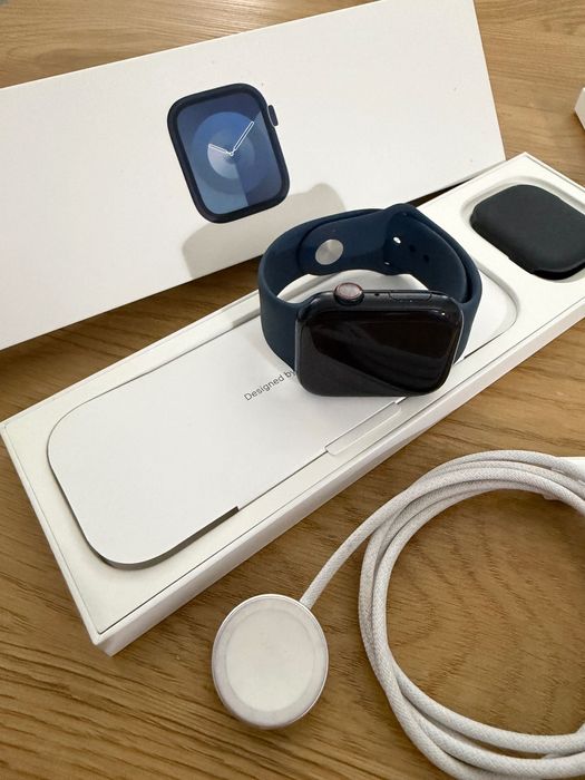 Apple Watch Series 9 45mm Midnight Aluminum