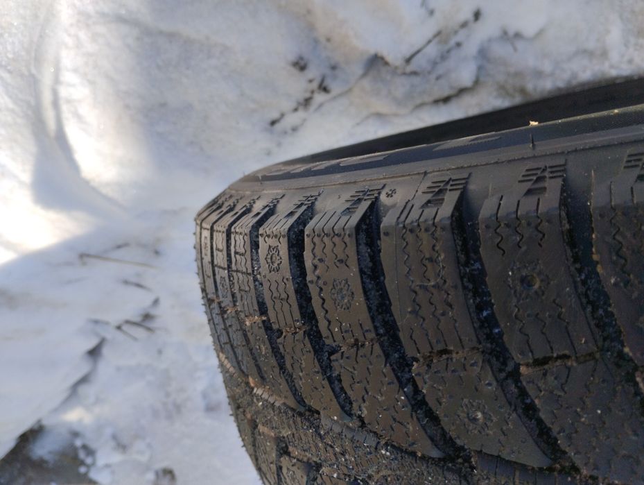 Laufenn гума зимова  205/60 R16 резина нова комплект 4 шт