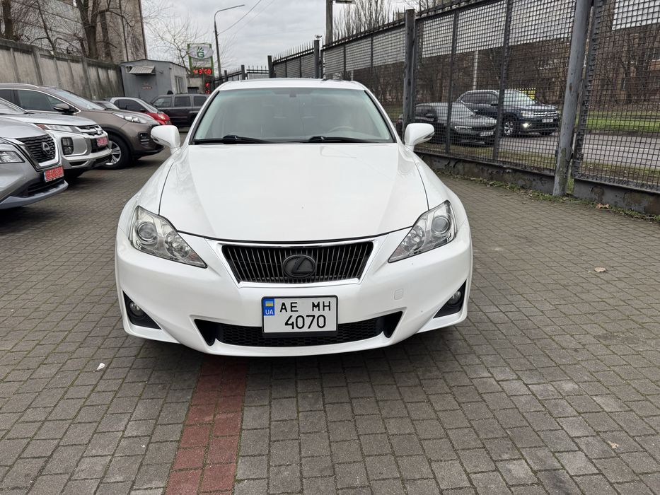 Lexus IS 2011рік пробіг 180 тис!