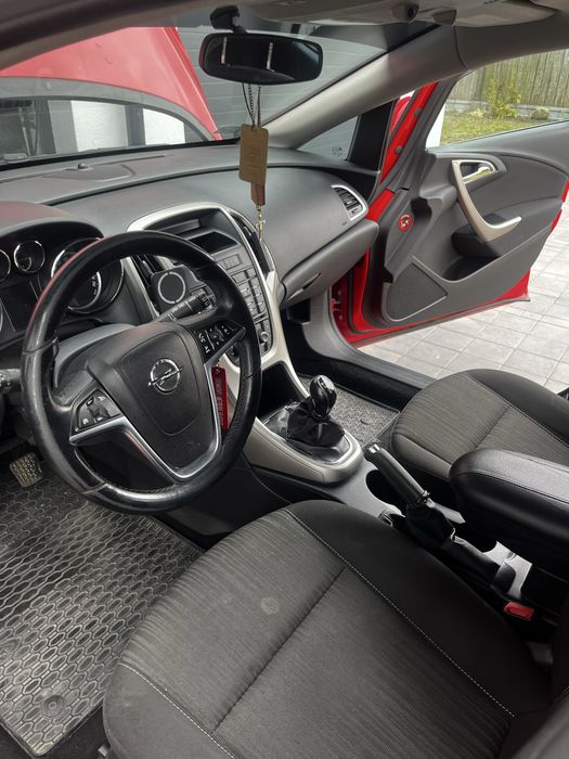 Opel astra j 2011