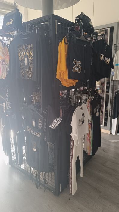 Expositores manequins,ganchos etc