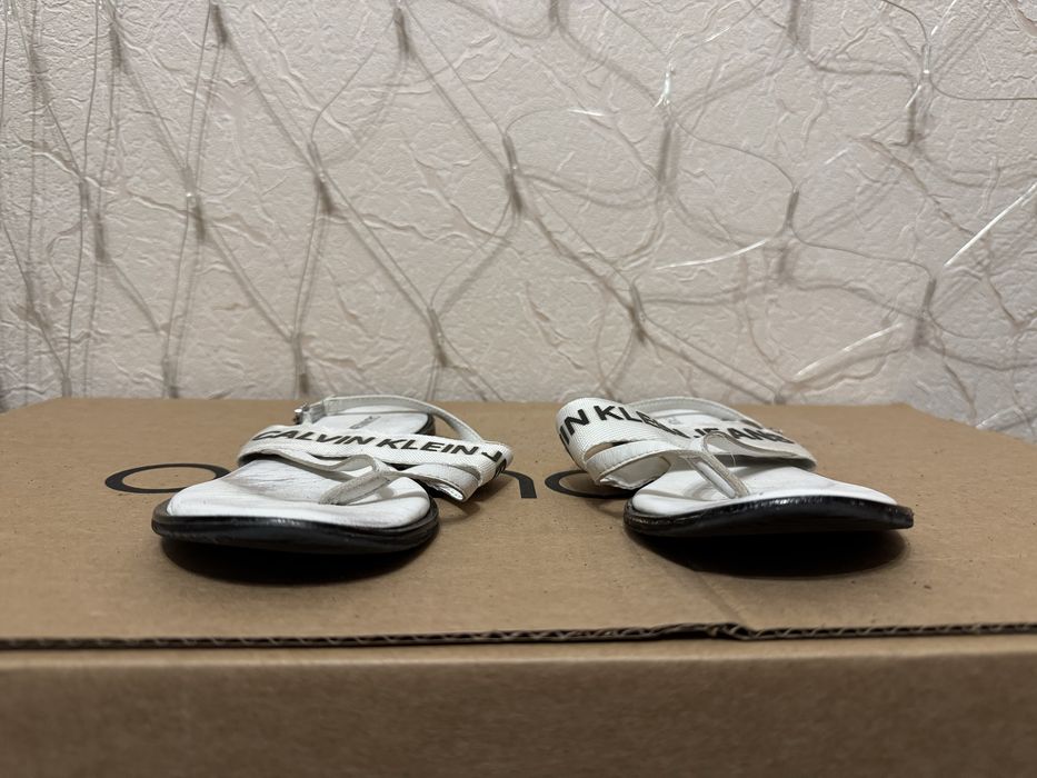 Продам жіночі вʼєтнамки  Calvin Klein