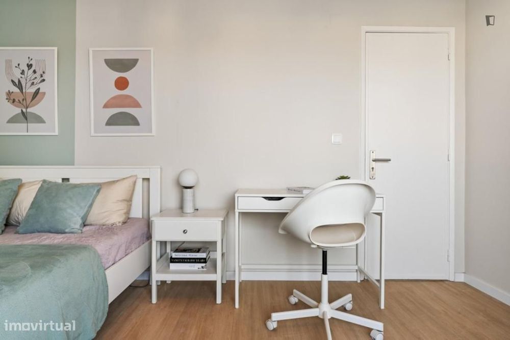 Quarto - localizado em Amadora Lisbon