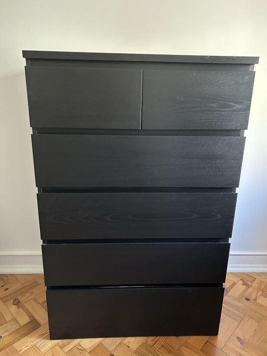 Cómoda MALM preta IKEA