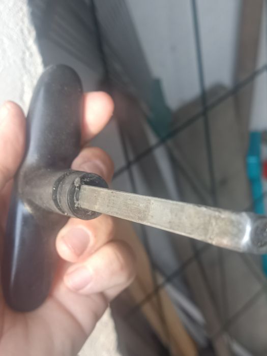 Uchwyt do bramy garażowej